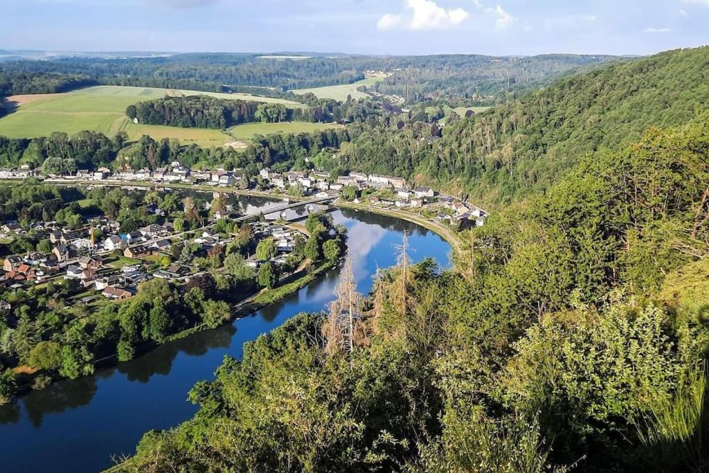 Gite: A La Courbe Du Fleuve Godinne Bagian luar foto